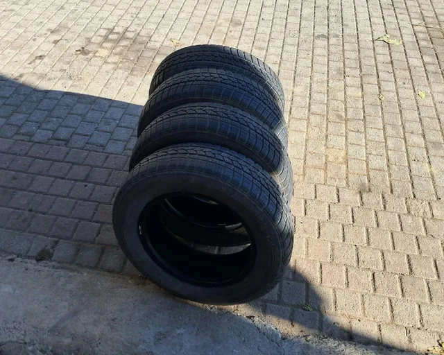 Se prodavaat 4 zimski gumi 1