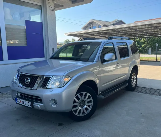 Nissan Pathfinder 2.5 dci Automatic 7 sedishta 2011 Godina 1
