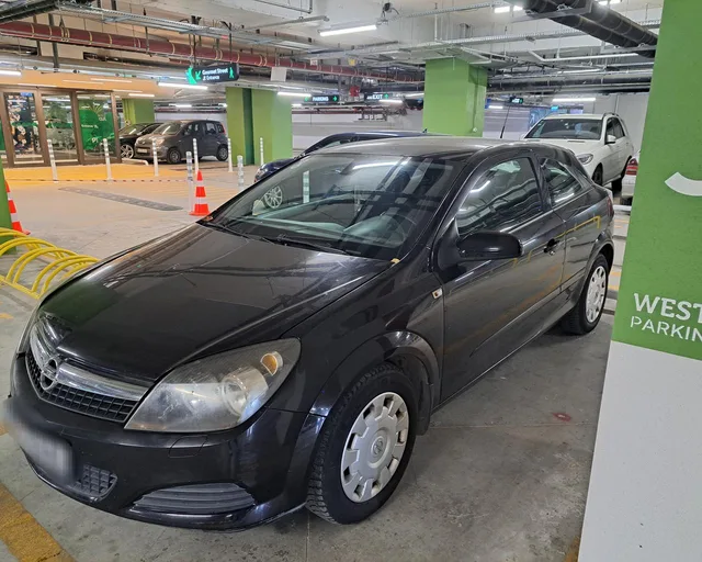 Opel Astra GTC 1