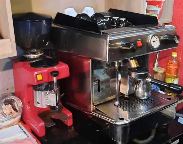 Makinë espresso me mulli kafeje 1