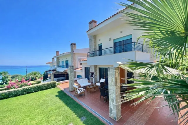 Shitet shtëpi me dy nivele në Kallithea Halkidiki 1