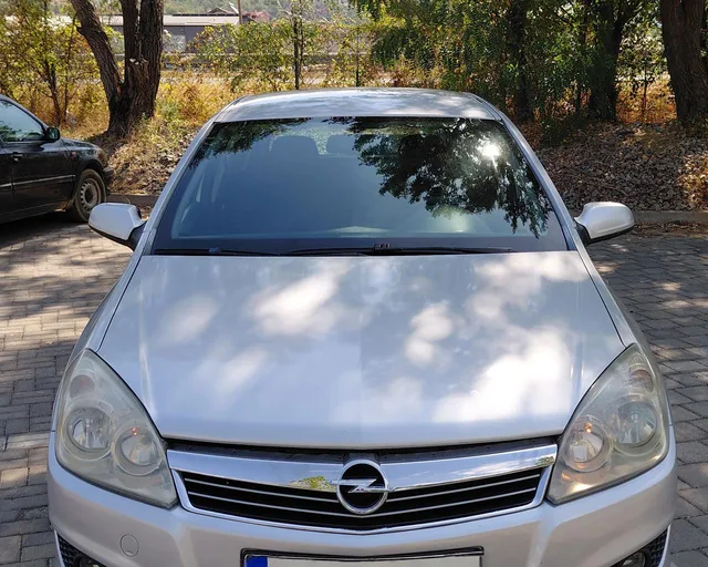 Opel Astra H 1.4 benzin-plin 2008god 1