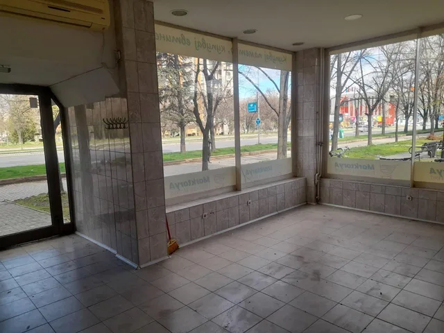 Dukjan co dvor vo Karpos 4 kaj City Mall 1