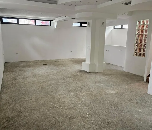 Jepet me qira hapësirë 76 m2 1
