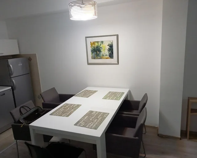 Jepet me qira apartament në Debar Maalo 1