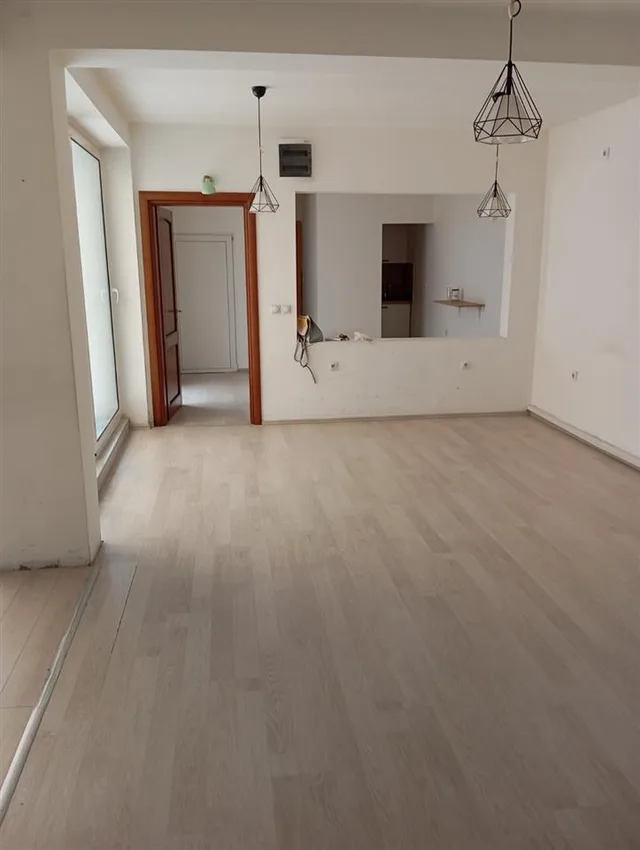 Taftalixhe 1 shtëpi e veçuar 200m2 për zyra 1