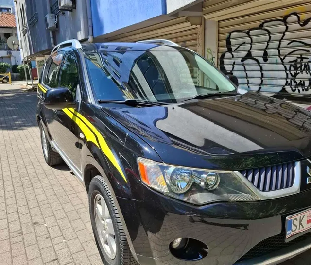 Se prodava Mitsubisi Outlander, odlicno cuvano 1