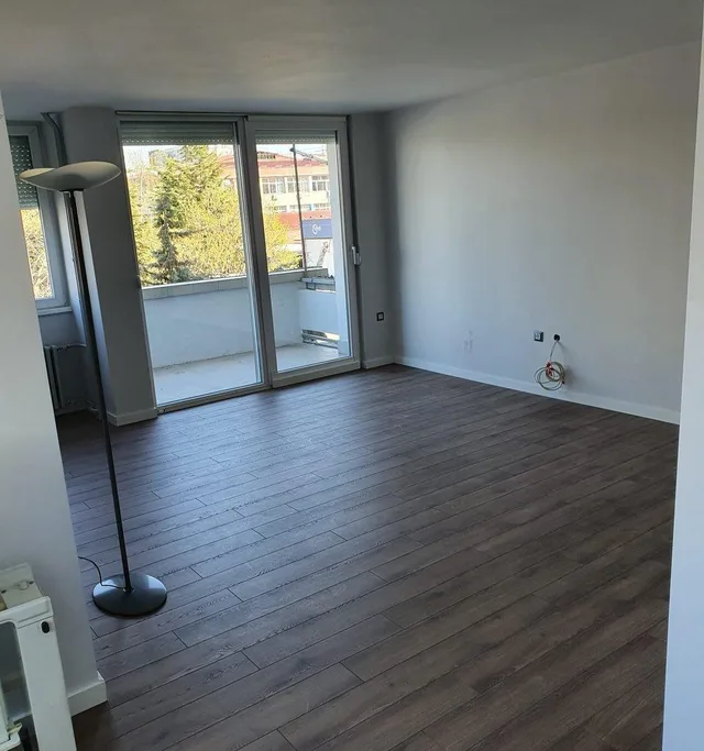 Japim hapësirë të mirë komerciale 115 m2 Karpos 1