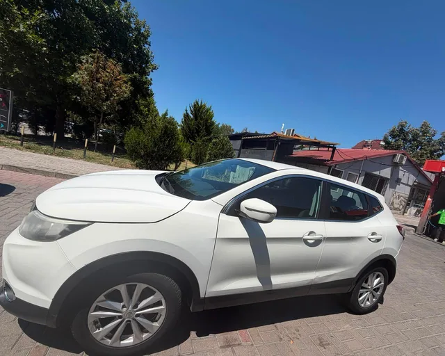 Selling Nissan Qashqai 2015 1