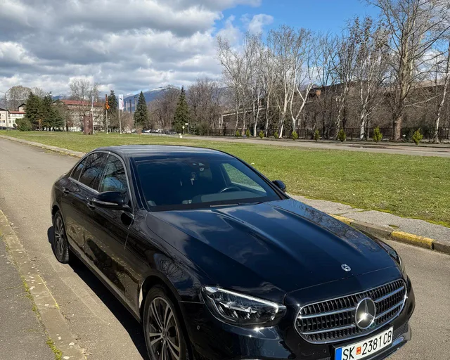 Mercedes-Benz E220d 2021god. 1