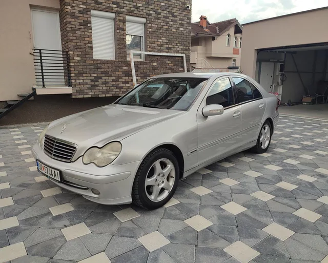 Mercedes-Benz C220 CDI 2001 pajisje të plota gjendje e shkëlqyer 1