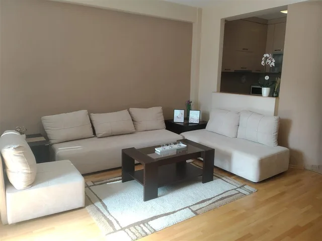 Jepet me qira 60m2, Qendra pranë Mr.Jack 1