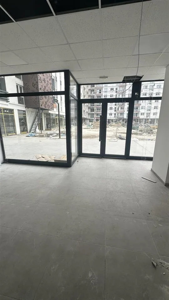 SE PRODAVA DELOVEN PROSTOR/DUKJAN NA BULEVAR 1
