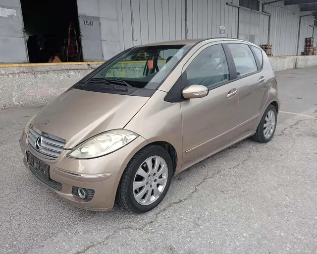 Mercedes-Benz A 200 1