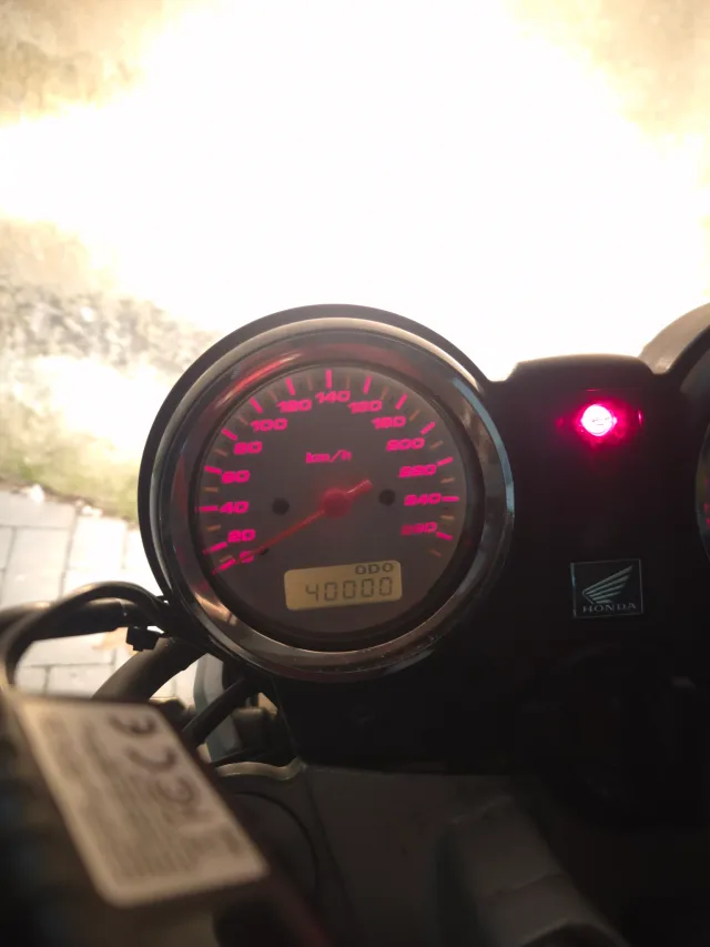 Honda Hornet CB600F rear with GIVI V47 top box